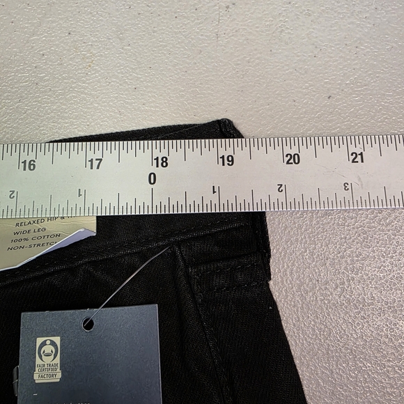 Universal Thread Women's Mid-Rise Super Wide Leg Jeans in Black Size 16 - Picture 6 of 7